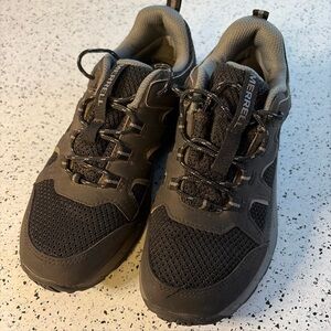 Merrell black waterproof Oakcreek hiking athletic shoes youth 2.5 waterproof